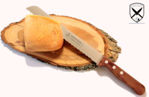 Brotmesser mit Holzgriff aus Solingen bei Schwarzwald-Messer